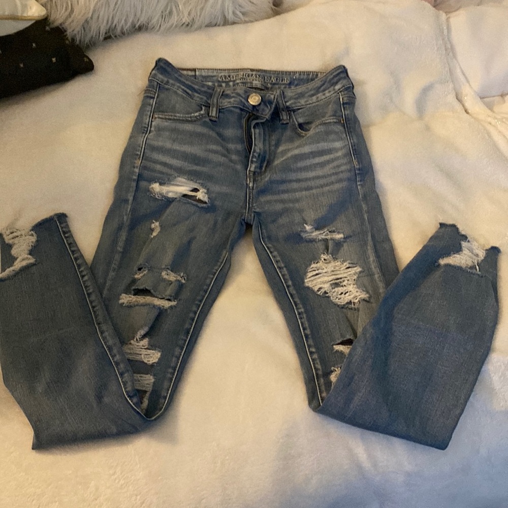 American Eagle super stretch blue skinny jeans size 2 with rips